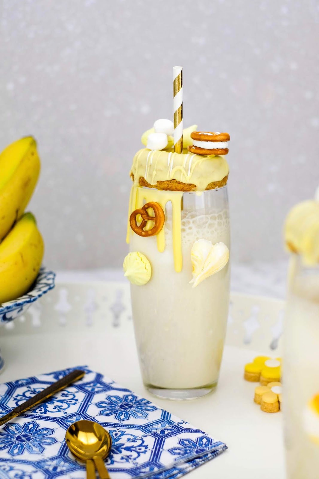 Samtige Bananenmilch mit Bananen Donuts | Marion's Kaffeeklatsch Samtige Bananenmilch mit Bananen Donuts | Marion's Kaffeeklatsch