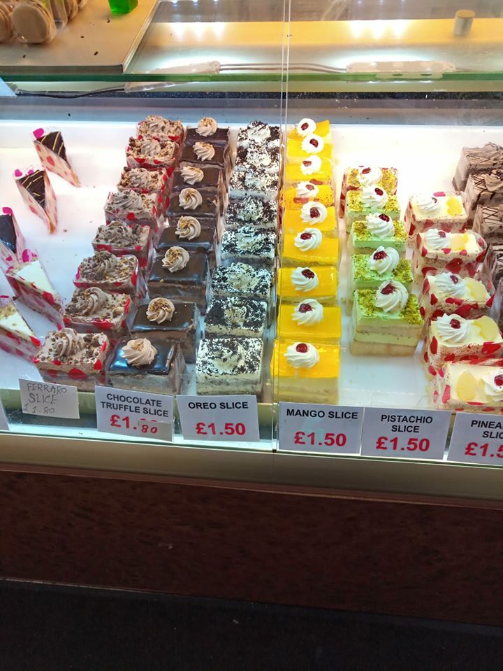 Supersupergirl's Food Reviews Eggless Fresh Cream cakes at Cakes