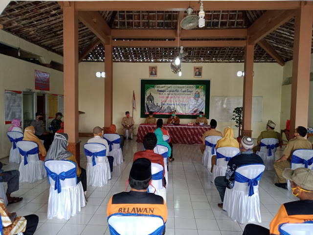 Danramil Masaran Hadiri Pembagian Sembako Oleh Bupati Sragen Di Desa Dawungan Danramil Masaran Hadiri Pembagian Sembako Oleh Bupati Sragen Di Desa Dawungan