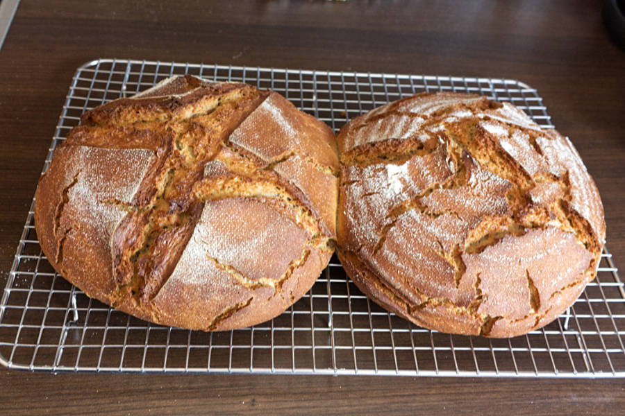 Mischbrot (Roggen 60 %, Weizen 40 %) Mischbrot (Roggen 60 %, Weizen 40 %)