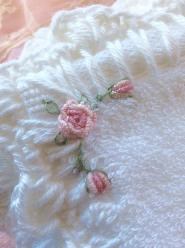 The Bluebirds are Nesting... The Christmas Challenge. Grub roses.