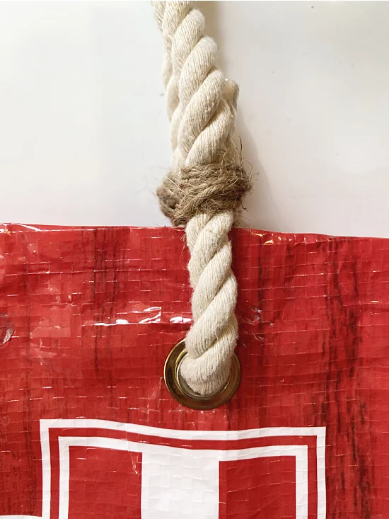 rope through grommet in bag with jute tie
