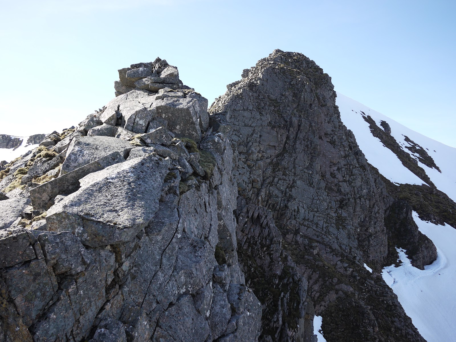 TARMACHAN MOUNTAINEERING: EAST RIDGE CARN DEARG MEADHONCH, CMD ARETE