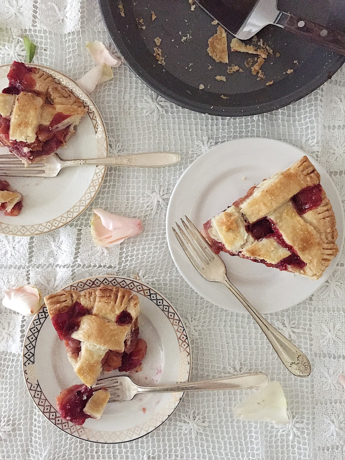 The Cooks in the Kitchen Fruit Bowl Pie