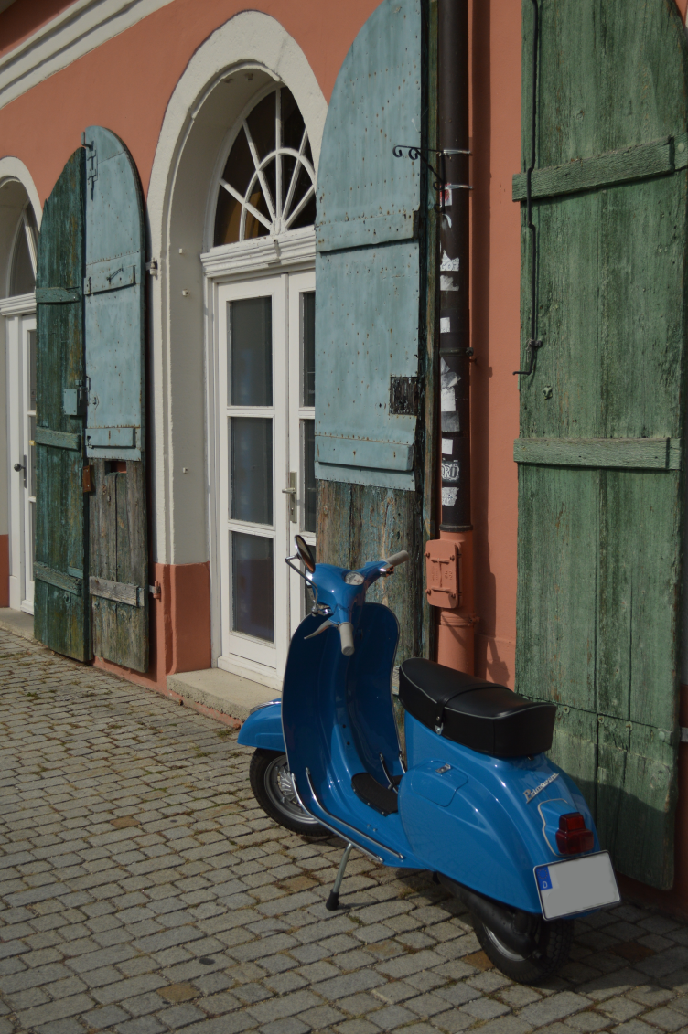vespas in europe, vespa photos, vespa Italy, georgiana quaint