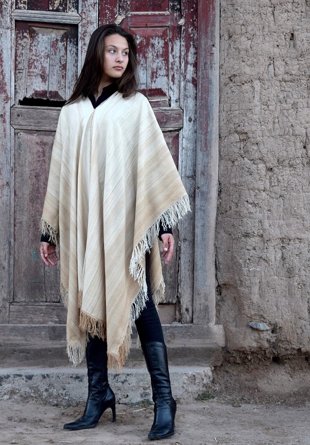 Poncho de Vicuña N° V203 Hilado Fino "Familia Avar Saracho" SOLO POR PEDIDO