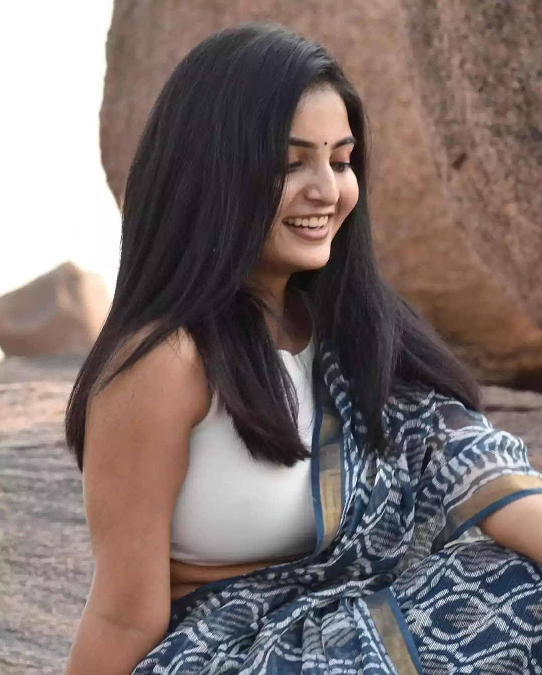 ananya-nagalla-in-indigo-printed-saree ananya-nagalla-in-indigo-printed-saree