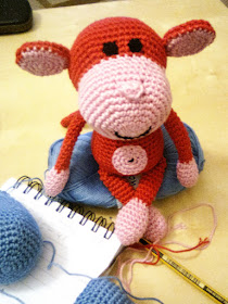 amigurumi-heegeldamine-crochet-ahv-monkey-punane-loomad-stuffed-animal-helper-sinine-puuvill-cotton