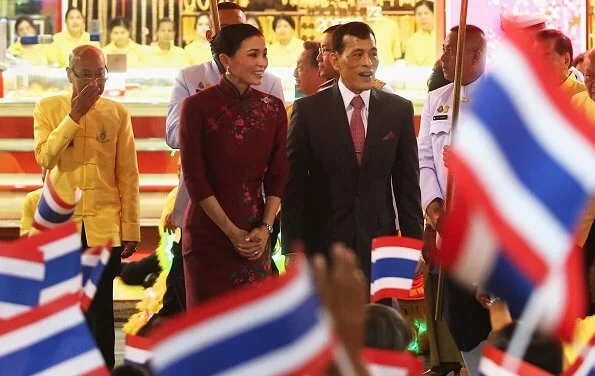 Thai King Maha Vajiralongkorn and Queen Suthida visited Yaowaraj and Mangkorn Kamalawas Temple and Thienfah Foundation Hospital