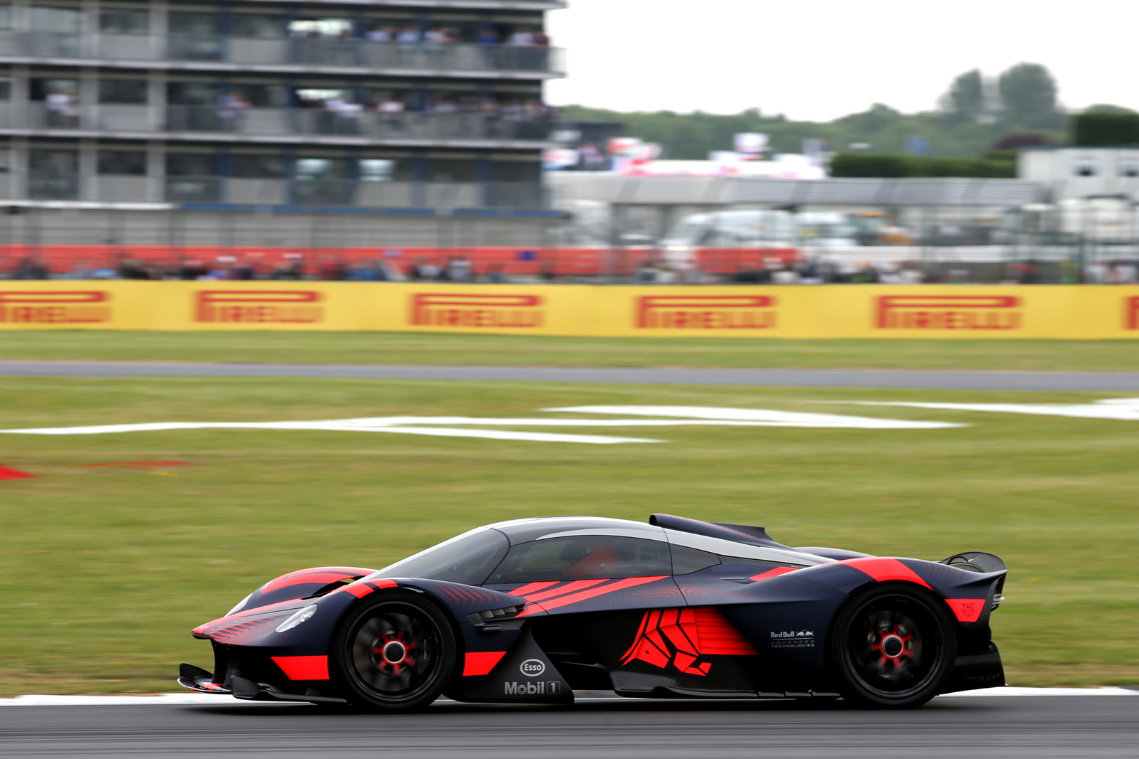 Aston Martin Valkyrie 2018 2019