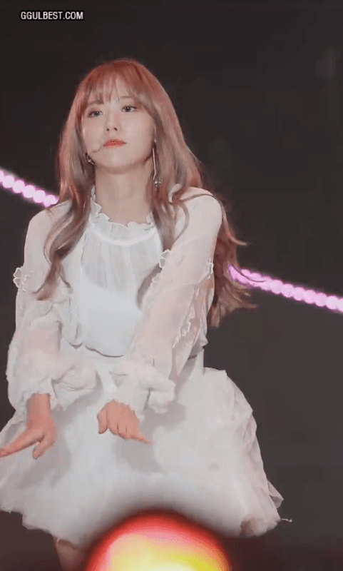 순백의 우주소녀 루다 짧은 치마