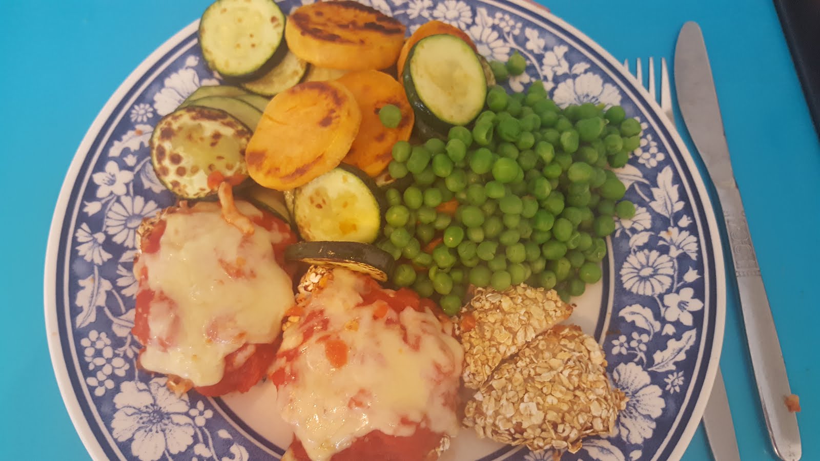 Joe Wicks lean in 15 oaty chicken with tomato and cheese