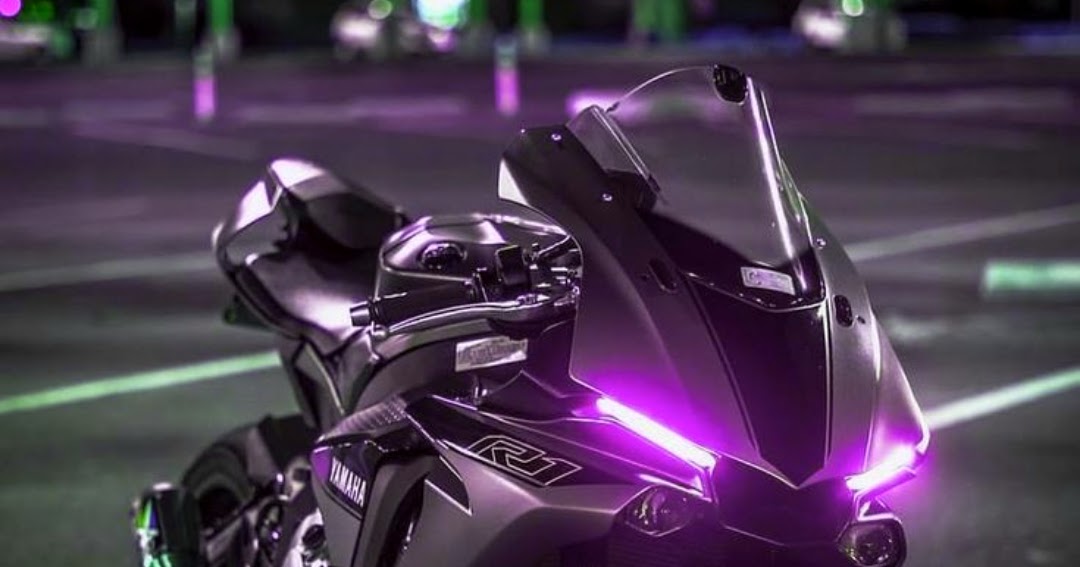 R15 V4 Black Wallpaper