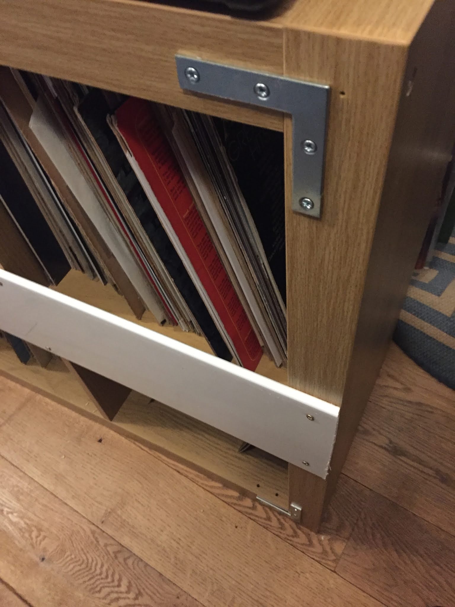 Bracing IKEA EXPEDIT or KALLAX for greater rigidity when used