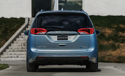 pacifica chrysler 2022 limited hybrid mileage gas test ground clearance touring drive lease cost 2023 deals seating door system interior