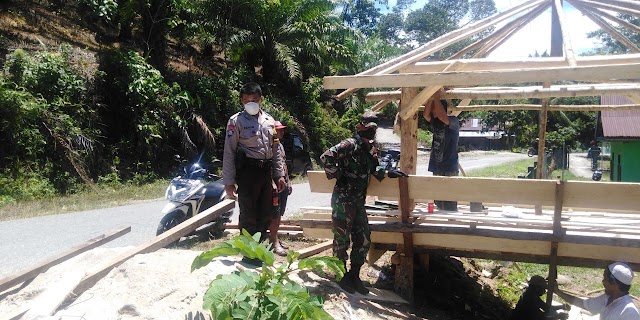 TNI Polri di Lutra Mendirikan Posko Gugus Covid-19 Pencegahan Penyebaran Wabah Covid-19