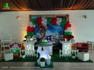 Tema Futebol Decoração da mesa do bolo para festa de aniversário - Mesa temática decorada na Barra da Tijuca - RJ