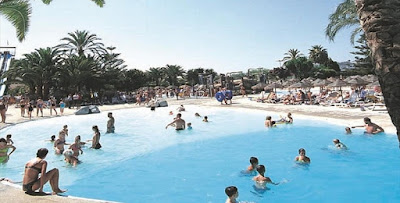 http://www.visitacostadelsol.com/experiencias/parques-de-atracciones/parque-acuatico-mijas-p11261