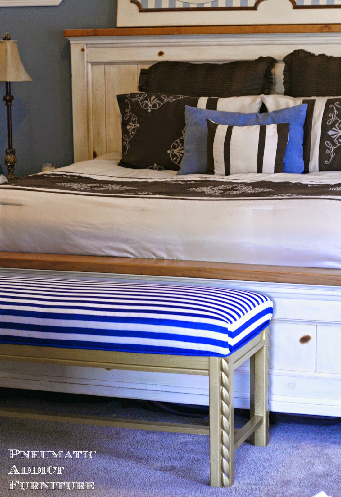 Gold Rope Trim Bench Pneumatic Addict