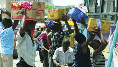 5 Reasons Why You Should Never Patronise Lagos Traffic Hawkers