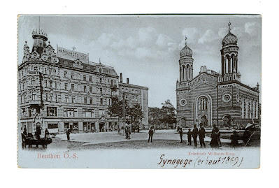 Synagoga bytomska. Fotografia z roku 1869. Obok kamienica na dzisiejszym placu Grunwaldzkim.