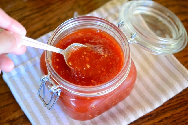 Mermelada de tomates con menta fresca