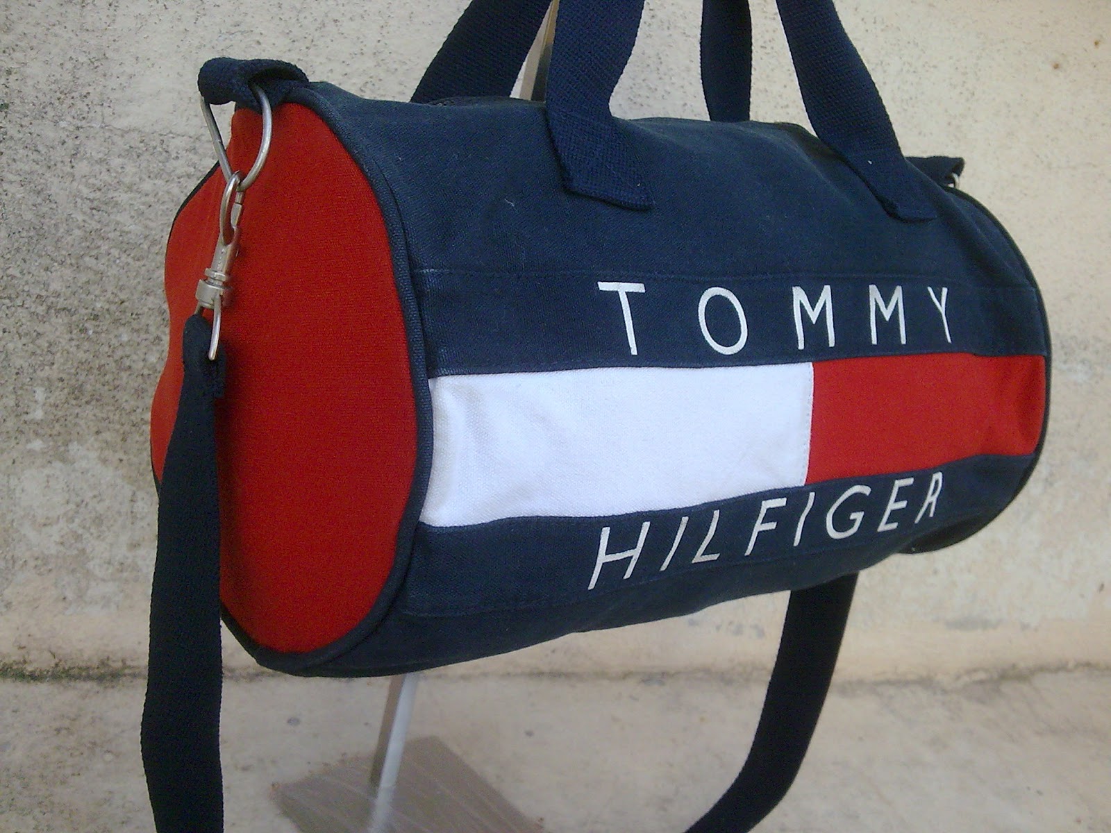 d0rayakEEbaG: Tommy Hilfiger Duffle Bag(SOLD)