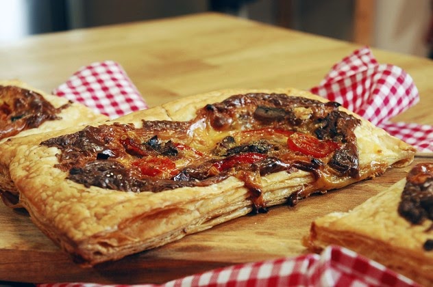 Yemek Tarifleri CANINIZ PİZZA MI ÇEKTİ? EVDE ÇOK KOLAY VE LEZZETLİ