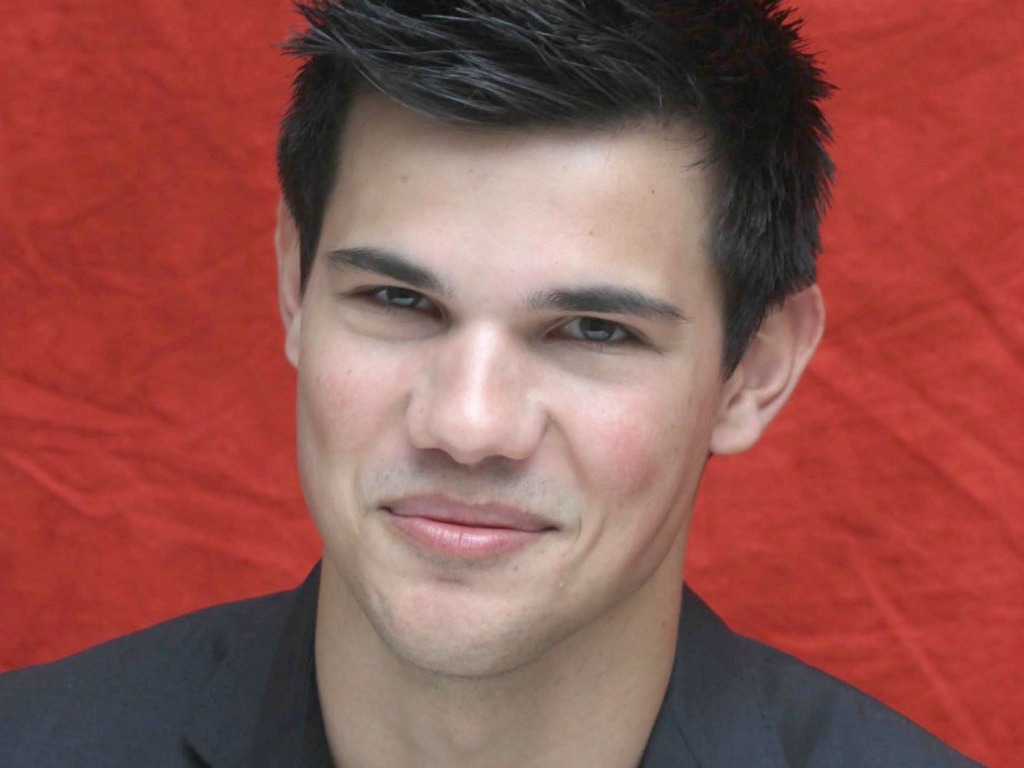 http://1.bp.blogspot.com/-Cd--u84F3Jk/UK5ziFvJzDI/AAAAAAAAieQ/6DHlEltZ2qU/s1600/Taylor-Lautner-lips.jpg