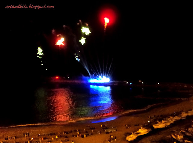 Aqui ficam algumas imagens, sem nenhum critério de ordem em especial, que resumem um pouco, do ambiente fantástico, que se viveu nas noites de festa, aqui na Ericeira, durante este mês de Setembro. / Here are some images, without any order in particular, which give an idea of the terrific atmosphere, felt by all who came to the party nights here in Ericeira, during this month of September.