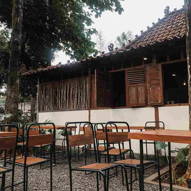 Harga menu dan Lokasi Littlewood Coffee Bogor - Cafe Unik Berkonsep Bangunan Joglo