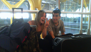 Sara y Pablo en el aeropuerto