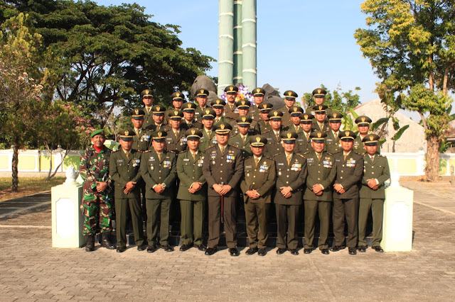 Ziarah Nasional Peringatan HUT Ke-74 Tentara Nasional Indonesia Ziarah Nasional Peringatan HUT Ke-74 Tentara Nasional Indonesia