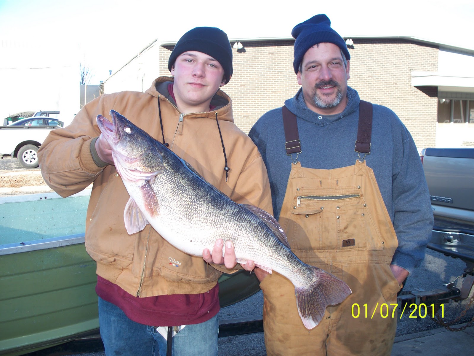 Rockford, Illinois Teen Angler catches of staterecord Walleye