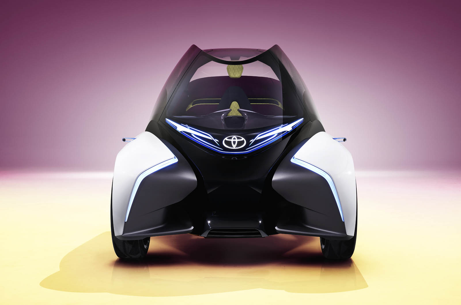 2017_Toyota_Concept_i-Tril_Static_12+cop