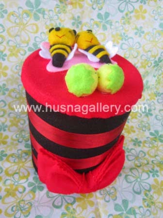 Celengan Hias Kain Flanel Lebah - Husna Gallery