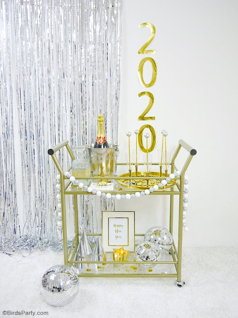 DIY New Year's Eve Bar Cart Decor + FREE Printables - four quick and easy projects to help you jazz up any bar cart or party! by BirdsParty.com @birdsparty #newyearseve #newyear #newyearseveparty #newyearparty #newyearsparty #diy #crafts #newyearbarcart #barcart #diybarcart #barcartstyling #bar #drinkstation #newyearbarcart