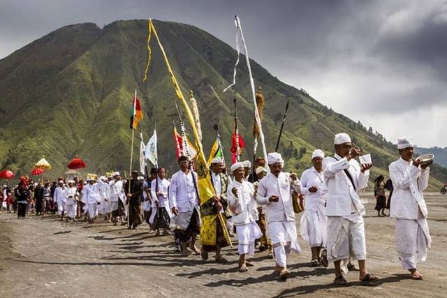 Bromo - The tradition of the Bromo people