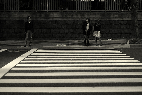 Tips Aman Menyebrang Jalan Raya