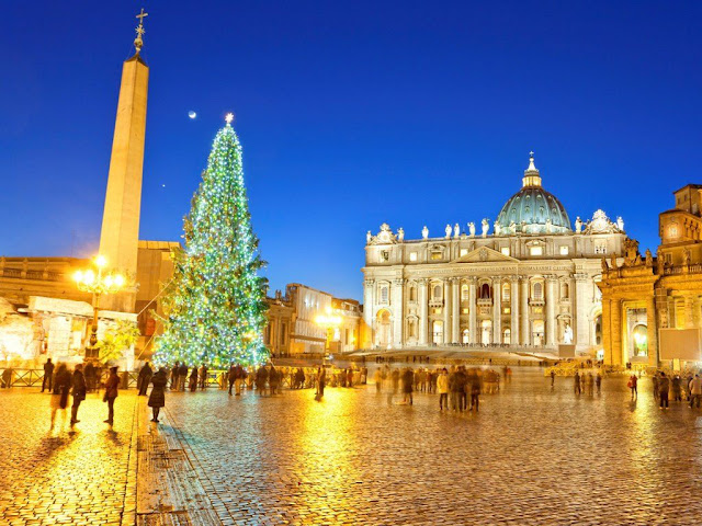 alt="Christmas,Christmas tree,Vatican,The Pope's Christmas Tree,tree,world,vacation,decorations,Christmas trees"
