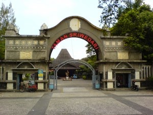  Kota Solo merupakan nama sebutan dari Kota Surakarta 12 Tempat Wisata di Kota Solo yang Banyak dikunjungi