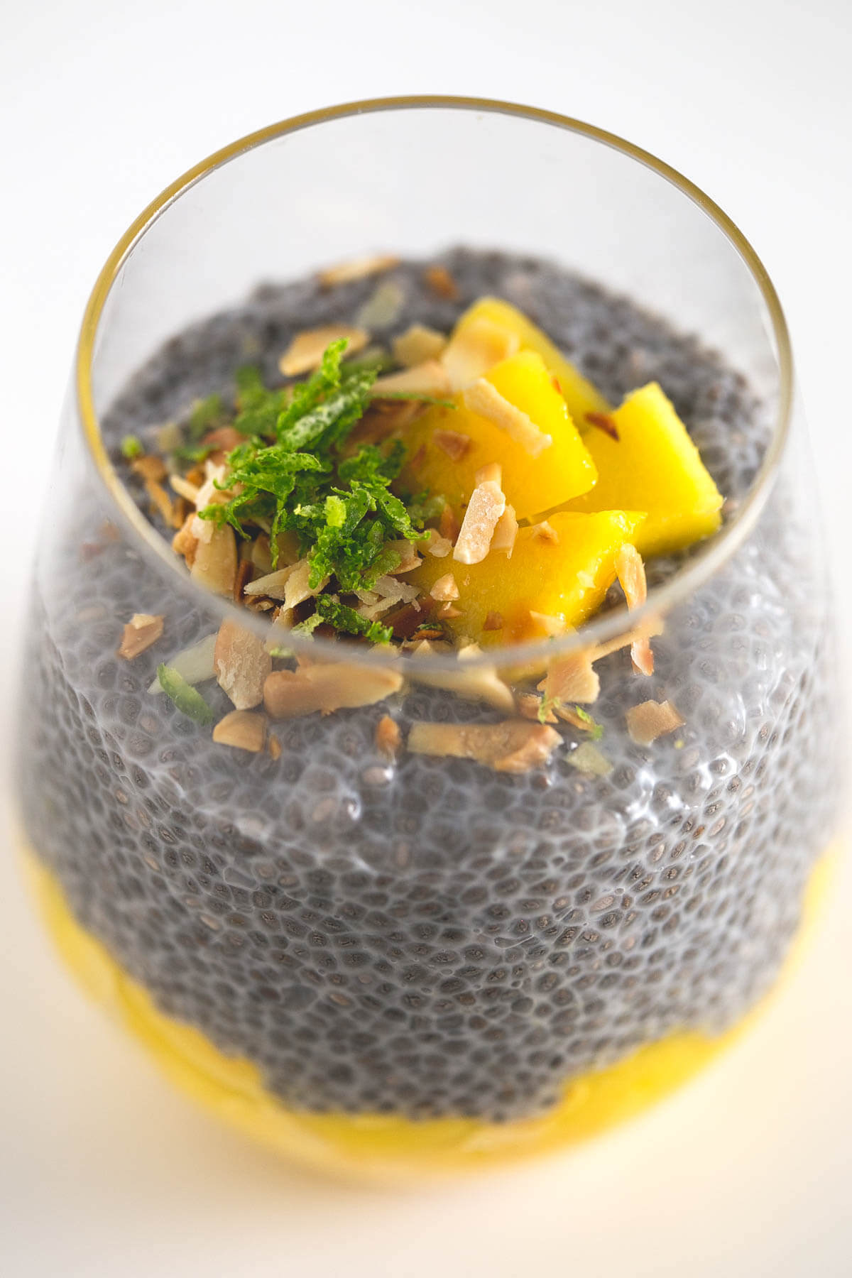 Chia and mango pudding: This chia and mango pudding is ideal for eating out for those who do not have much time. It's the perfect breakfast/snack/dessert! Chia and mango pudding: This chia and mango pudding is ideal for eating out for those who do not have much time. It's the perfect breakfast/snack/dessert!