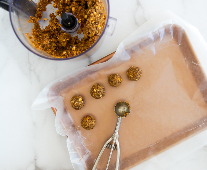 spiced pumpkin energy balls : nut-free, dairy-free, gluten-free