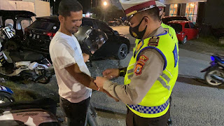 Lewat Pita Merah Putih, Satlantas Polres Wajo Bangkitkan Rasa Nasionalisme Warga