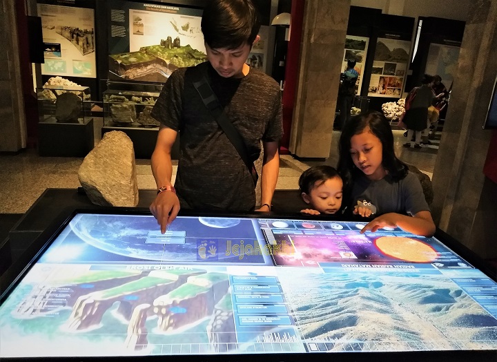 Jelajah Museum: Mengenal Semesta dan Sejarah Kehidupan di Museum Geologi Bandung Jelajah Museum: Mengenal Semesta dan Sejarah Kehidupan di Museum Geologi Bandung