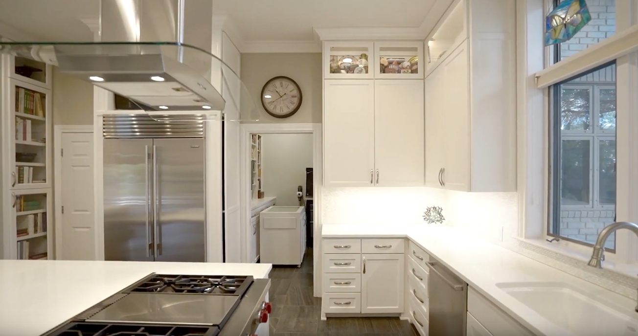11 Photos vs. Mid-Century Modern Hills of Lakeway Golf Home - High End Home & Interior Design Video Tour