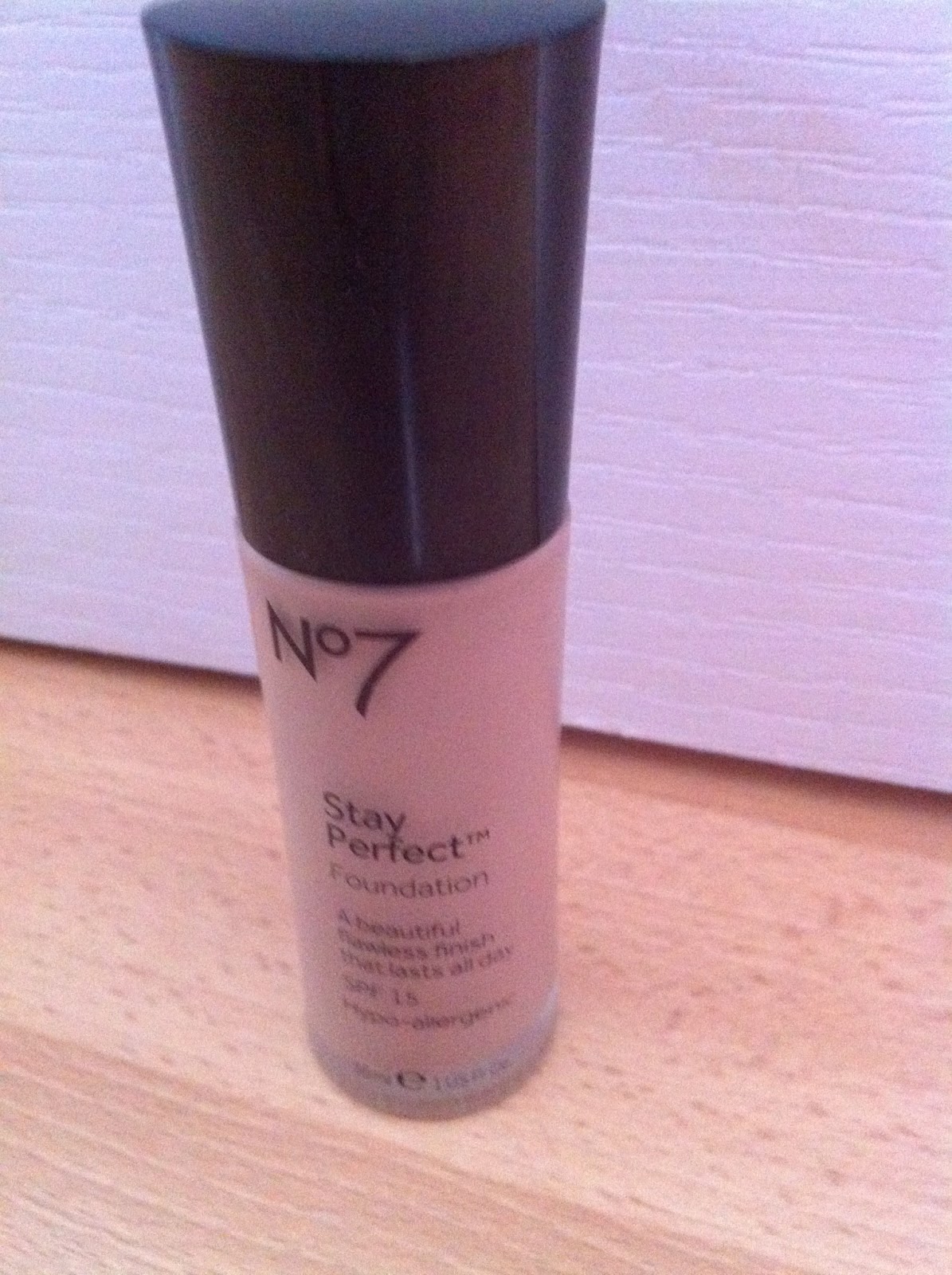 Love -X- Beauty: Review: No 7 Stay Perfect Foundation