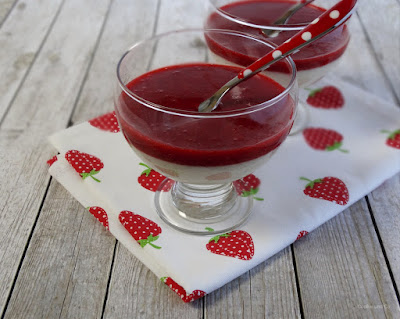 Grießpudding mit Erdbeersoße