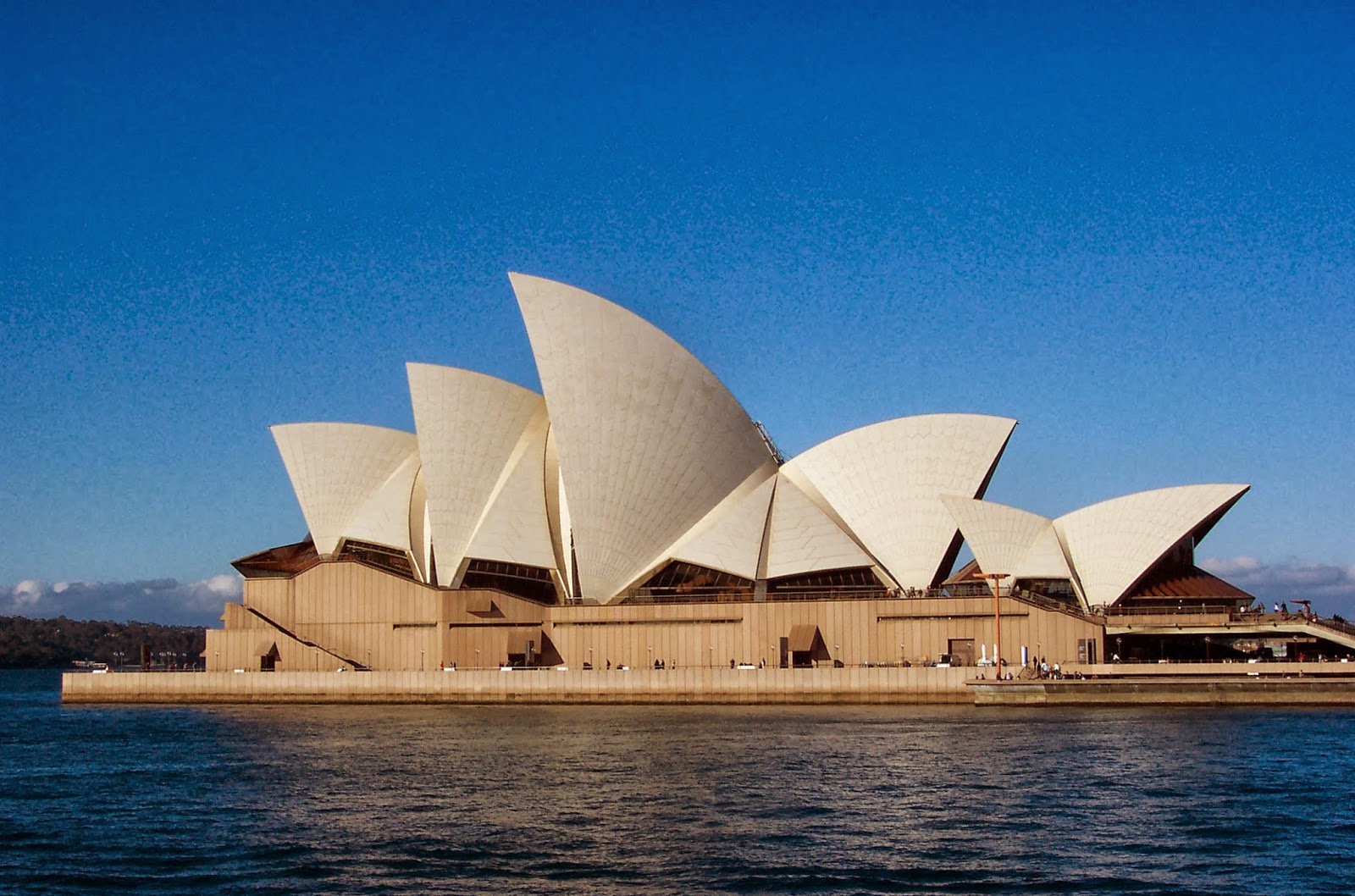Descriptive text: description about sydney opera house