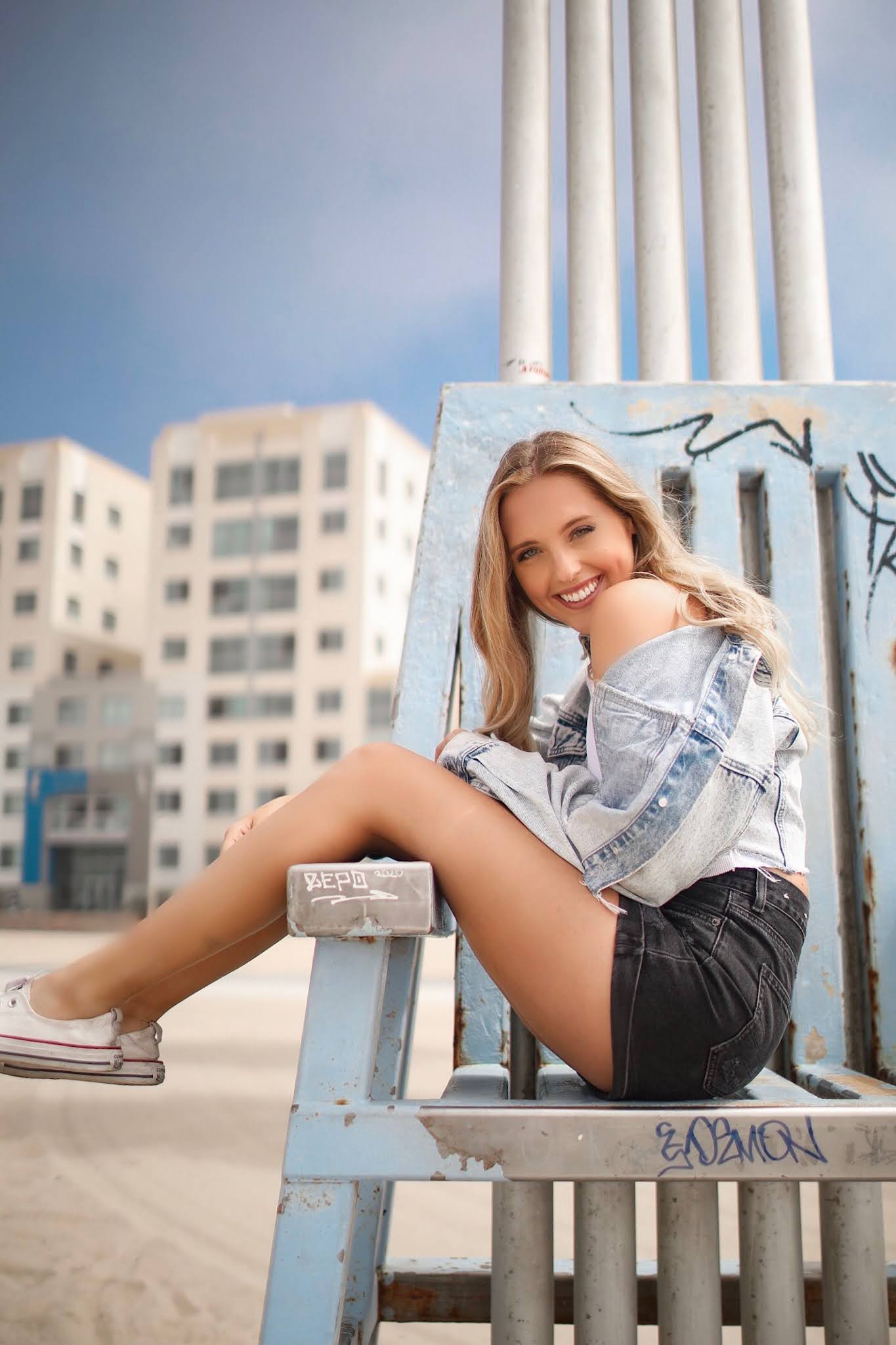 I am Just an Ordinary Girl Courtney Raine ( YouTuber )